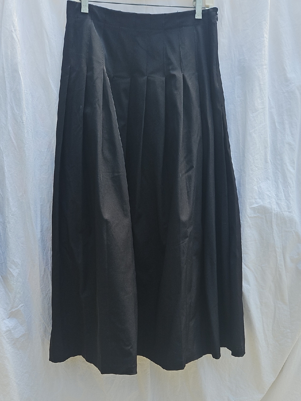 Black Maxi Pleated Skirt With Some Stretch In The Material, Quality0011
